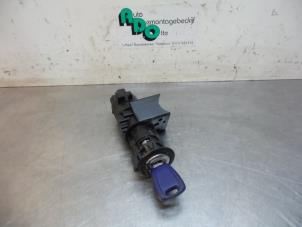 Used Ignition lock + key Fiat Punto II (188) 1.2 60 S 3-Drs. Price € 25,00 Margin scheme offered by Autodemontagebedrijf Otte