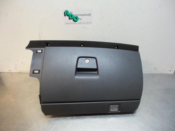 Begagnade Handskfack Volvo S40 (MS) 1.6 D 16V Pris € 25,00 Marginaltabell erbjuds av Autodemontagebedrijf Otte