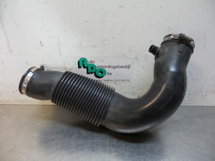 Air intake hose from a Peugeot 307 (3A/C/D) 1.4 2001
