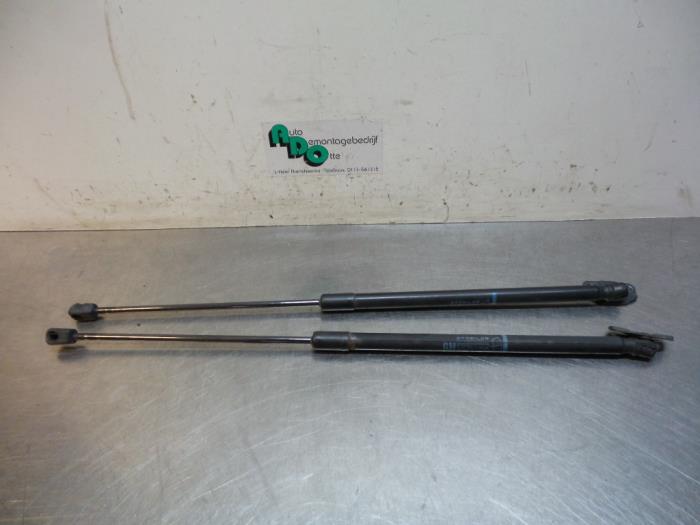 Set of tailgate gas struts from a Opel Corsa D 1.4 16V Twinport 2009
