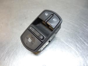 Used Electric window switch Opel Corsa D 1.4 16V Twinport Price € 10,00 Margin scheme offered by Autodemontagebedrijf Otte