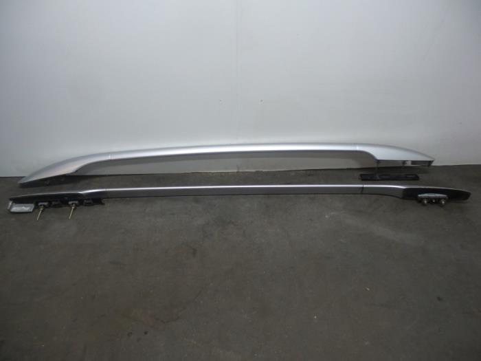 Gebrauchte Dachreling Set Peugeot 407 SW (6E) 3.0 V6 24V VVT Preis € 100,00 Margenregelung angeboten von Autodemontagebedrijf Otte