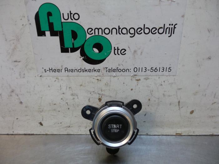 Start/stop switch from a Alfa Romeo 159 (939AX) 1.9 JTDm 2007