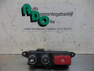 Usagé Bouton de warning Alfa Romeo 159 (939AX) 1.9 JTDm Prix € 25,00 Règlement à la marge proposé par Autodemontagebedrijf Otte