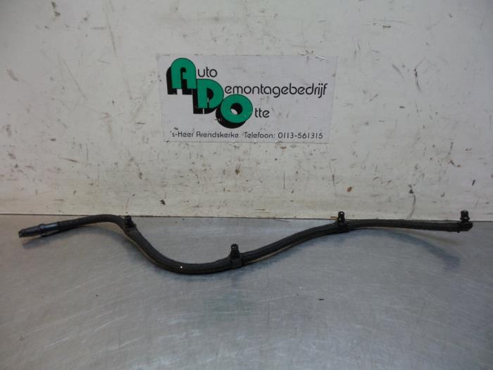 Usagé Conduit de carburant Jeep Cherokee/Liberty (KJ) 2.5 CRD 16V Prix € 50,00 Règlement à la marge proposé par Autodemontagebedrijf Otte