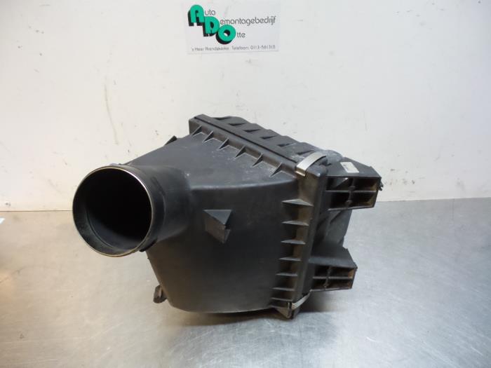 Begagnade Luftfilterhus Audi A4 Avant (B5) 2.6 V6 Pris € 25,00 Marginaltabell erbjuds av Autodemontagebedrijf Otte