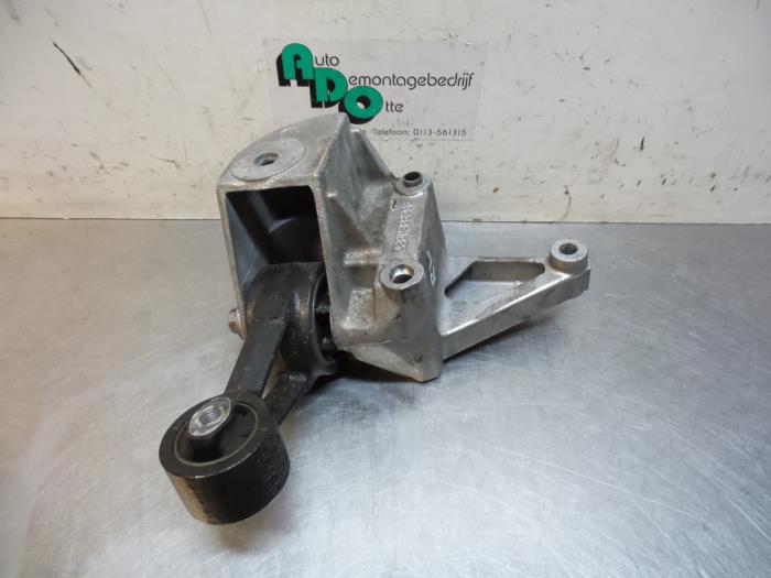 Peugeot 407 Engine mounts stock