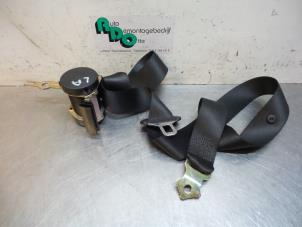 Used Rear seatbelt, left BMW 3 serie (E46/4) 320d 16V Price € 30,00 Margin scheme offered by Autodemontagebedrijf Otte