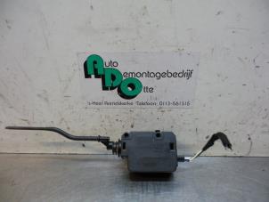 Used Tank flap lock motor BMW 3 serie (E46/4) 320d 16V Price € 25,00 Margin scheme offered by Autodemontagebedrijf Otte