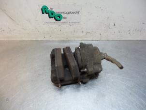 Used Front brake calliper, right Volkswagen Caddy III (2KA,2KH,2CA,2CH) 2.0 SDI Price € 15,00 Margin scheme offered by Autodemontagebedrijf Otte