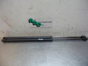 Used Set of tailgate gas struts Ford Fusion 1.4 16V Price € 10,00 Margin scheme offered by Autodemontagebedrijf Otte