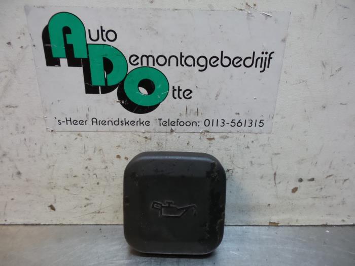 Gebrauchte Ölkappe BMW 3 serie Touring (E36/3) 316i Preis € 5,00 Margenregelung angeboten von Autodemontagebedrijf Otte