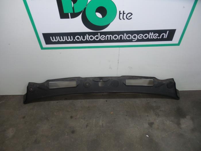 Używane Parawan BMW 1 serie (E87/87N) 116i 1.6 16V Cena € 30,00 Procedura marży oferowane przez Autodemontagebedrijf Otte