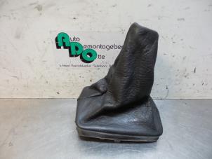 Used Gear stick cover Peugeot 206 (2A/C/H/J/S) 1.6 16V Price € 15,00 Margin scheme offered by Autodemontagebedrijf Otte