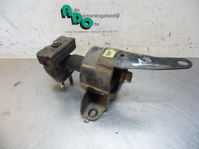 Engine mount from a Toyota Corolla (E11) 1.3 16V 1999