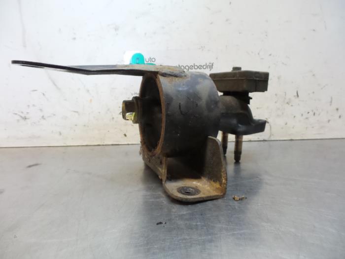 Engine mount from a Toyota Corolla (E11) 1.3 16V 1999