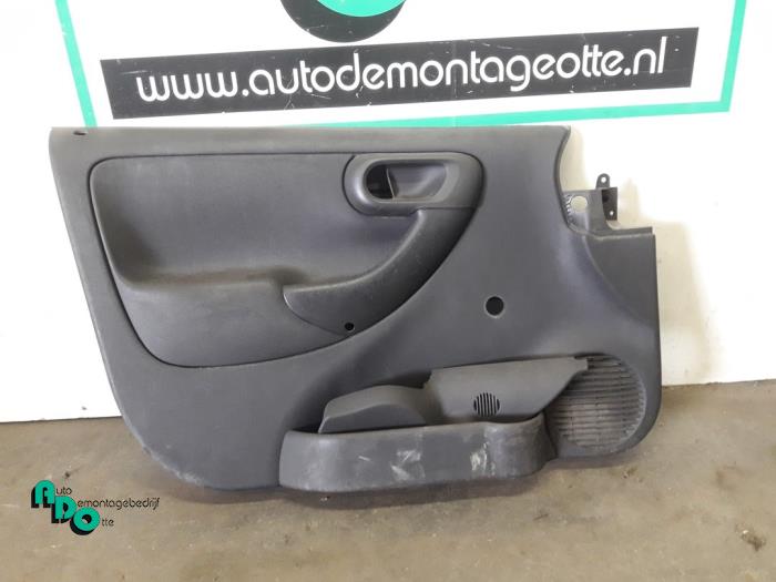 Revêtement portière haut 2portes gauche d'un Opel Combo (Corsa C) 1.3 CDTI 16V 2011