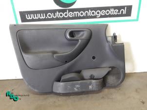 Usagé Revêtement portière haut 2portes gauche Opel Combo (Corsa C) 1.3 CDTI 16V Prix € 40,00 Règlement à la marge proposé par Autodemontagebedrijf Otte