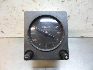Used Clock Jaguar XJ8 (X308) 3.2 V8 32V Executive Price € 25,00 Margin scheme offered by Autodemontagebedrijf Otte
