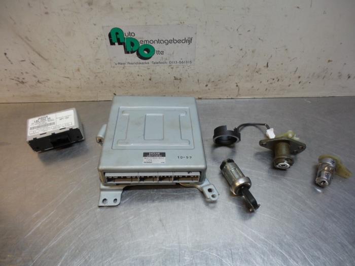 Used Ignition lock + computer Jaguar XJ8 (X308) 3.2 V8 32V Executive Price € 150,00 Margin scheme offered by Autodemontagebedrijf Otte