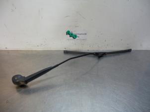 Used Front wiper arm Smart City-Coupé 0.6 Turbo i.c. Smart&Pure Price € 15,00 Margin scheme offered by Autodemontagebedrijf Otte