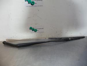 Usagé Bras essuie-glace avant Nissan NV 200 (M20M) 1.5 dCi 86 Prix € 15,00 Règlement à la marge proposé par Autodemontagebedrijf Otte
