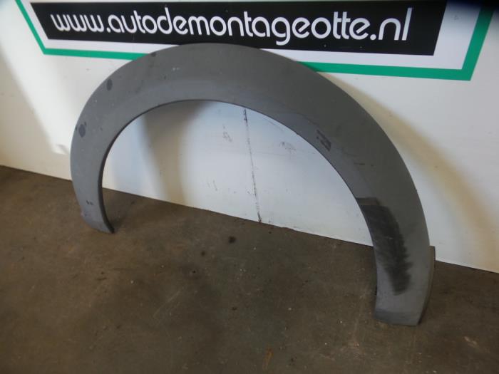 Flared wheel arch from a Ford Transit Connect 1.8 TDCi 90 2005