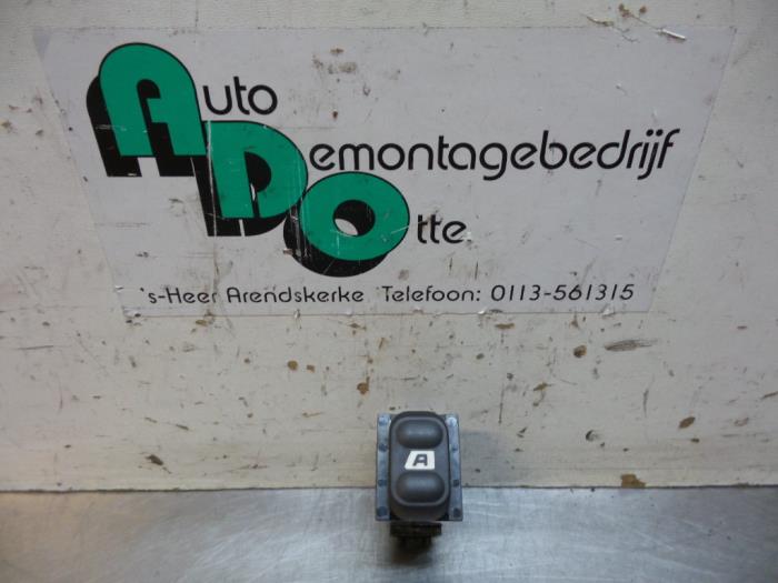 Usados Interruptor de ventanilla eléctrica Peugeot 607 (9D/U) 2.2 16V Precio € 10,00 Norma de margen ofrecido por Autodemontagebedrijf Otte