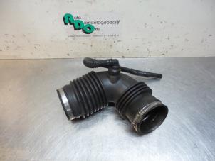 Used Air intake hose Peugeot 607 (9D/U) 2.2 16V Price € 25,00 Margin scheme offered by Autodemontagebedrijf Otte