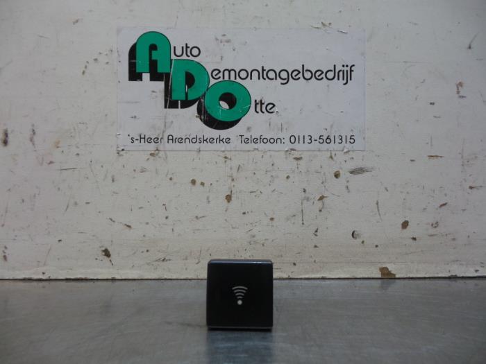 Usados Interruptor PDC Peugeot 607 (9D/U) 2.2 16V Precio € 15,00 Norma de margen ofrecido por Autodemontagebedrijf Otte