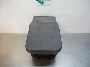 Usagé Boîtier de batterie Ford C-Max (DM2) Prix € 25,00 Règlement à la marge proposé par Autodemontagebedrijf Otte
