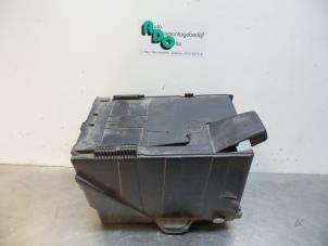 Usagé Boîtier de batterie Citroen Berlingo 1.6 Hdi 75 16V Phase 1 Prix € 20,00 Règlement à la marge proposé par Autodemontagebedrijf Otte
