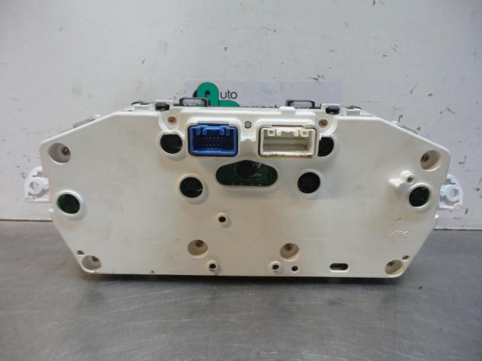 Instrument panel from a Daihatsu YRV (M2) 1.3 16V DVVT 2001