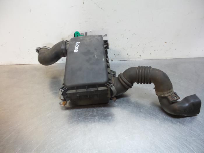Begagnade Luftfilterhus Suzuki Alto (RF410) 1.1 16V Pris € 20,00 Marginaltabell erbjuds av Autodemontagebedrijf Otte