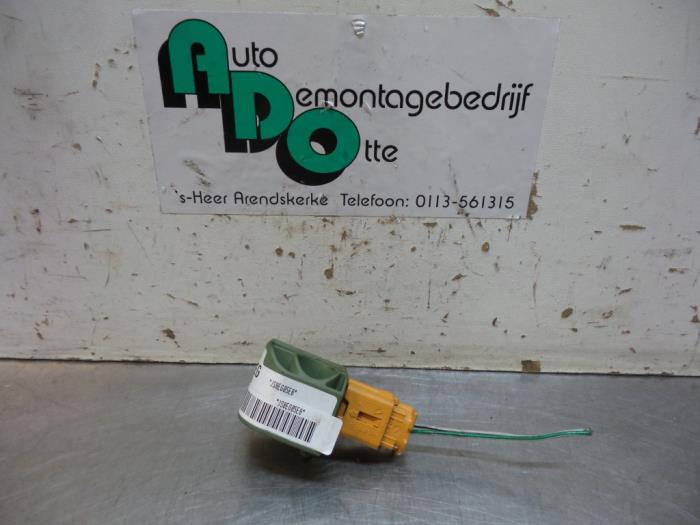 Begagnade Airbagsensor Chevrolet Aveo (250) 1.4 16V LS Pris € 20,00 Marginaltabell erbjuds av Autodemontagebedrijf Otte