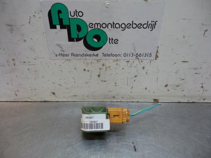 Begagnade Airbagsensor Chevrolet Aveo (250) 1.4 16V LS Pris € 20,00 Marginaltabell erbjuds av Autodemontagebedrijf Otte