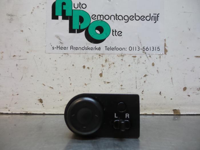 Mirror switch from a Daewoo Aveo (250) 1.4 16V LS 2009