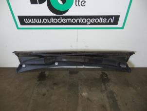 Used Cowl top grille Toyota Yaris (P1) 1.3 16V VVT-i Price € 20,00 Margin scheme offered by Autodemontagebedrijf Otte