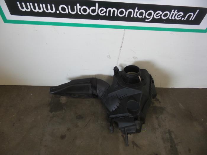 Gebrauchte Luftfiltergehäuse Audi A6 Quattro (C6) 3.2 V6 24V FSI Preis € 40,00 Margenregelung angeboten von Autodemontagebedrijf Otte