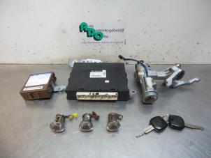 Used Ignition lock + computer Daihatsu YRV (M2) 1.3 16V DVVT Price € 125,00 Margin scheme offered by Autodemontagebedrijf Otte
