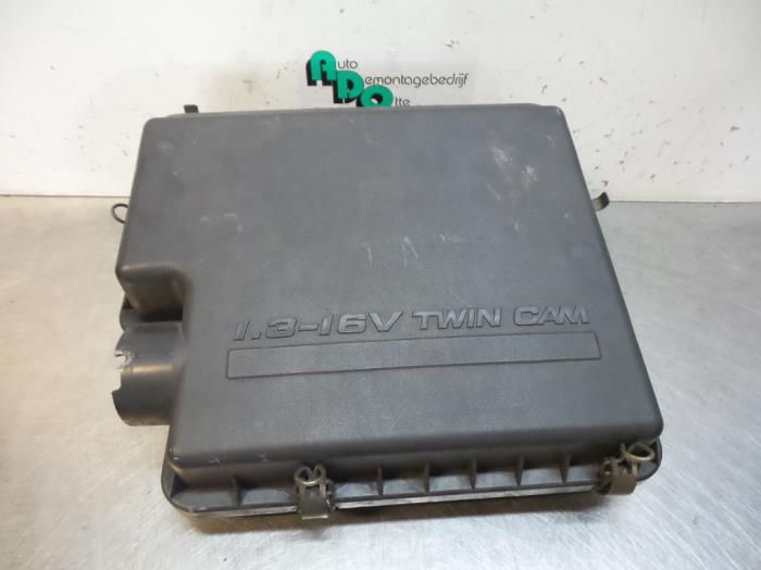 Begagnade Luftfilterhus Daihatsu YRV (M2) 1.3 16V DVVT Pris € 30,00 Marginaltabell erbjuds av Autodemontagebedrijf Otte