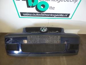 Usagé Pare-chocs avant Volkswagen Polo III (6N2) 1.4 16V 75 Prix € 40,00 Règlement à la marge proposé par Autodemontagebedrijf Otte