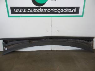 Used Cowl top grille Ford Fiesta 5 (JD/JH) 1.25 16V Price € 20,00 Margin scheme offered by Autodemontagebedrijf Otte