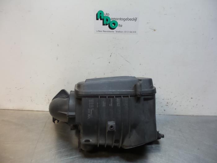 Obudowa filtra powietrza z Volkswagen Caddy III (2KA,2KH,2CA,2CH) 2.0 SDI 2006