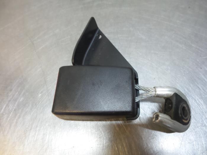 Rear seatbelt buckle, right from a Mercedes-Benz CLK (W208) 3.2 320 V6 18V 1999