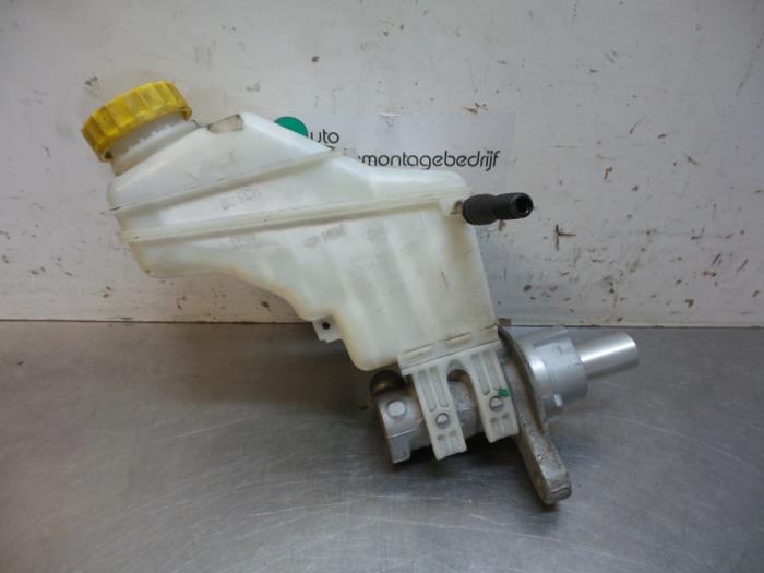 Master cylinder from a Fiat Grande Punto (199) 1.2 2010