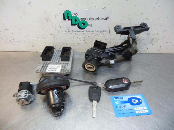 Used Ignition lock + computer Fiat Grande Punto (199) 1.2 Price € 125,00 Margin scheme offered by Autodemontagebedrijf Otte