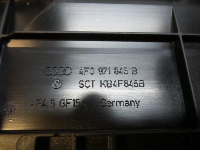 Fuse box from a Audi A6 Quattro (C6) 3.2 V6 24V FSI 2004