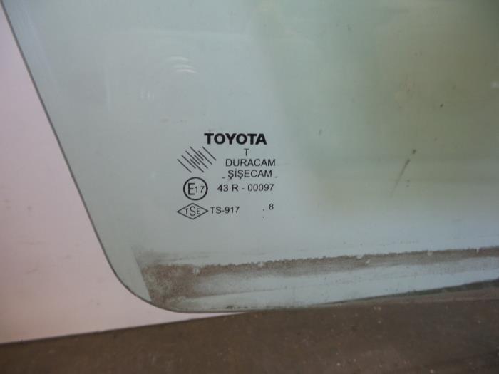 Door window 2-door, right from a Toyota Auris (E15) 1.6 Dual VVT-i 16V 2007