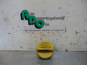 Usados Tapón de aceite Opel Corsa C (F08/68) 1.2 16V Precio € 5,00 Norma de margen ofrecido por Autodemontagebedrijf Otte